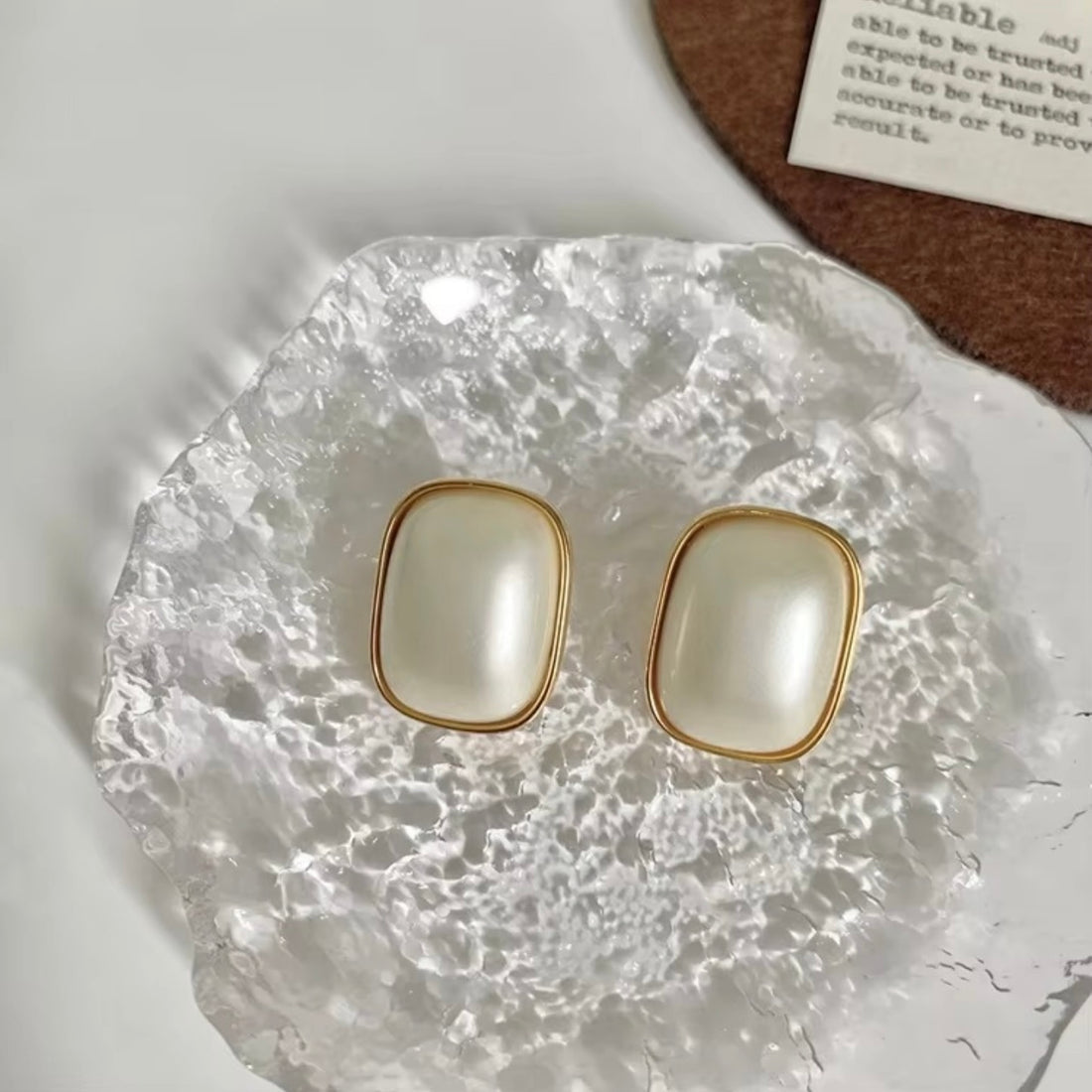 Éclat Carré Pearl Geometric Earrings