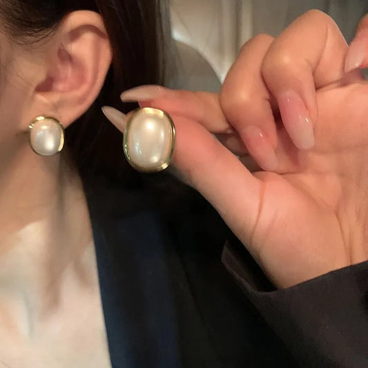 Éclat Carré Pearl Geometric Earrings