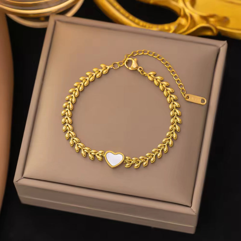 Oceana Blanc Seashell Heart Chain Bracelet