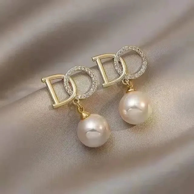 Éclat D Pearl Stud Earrings