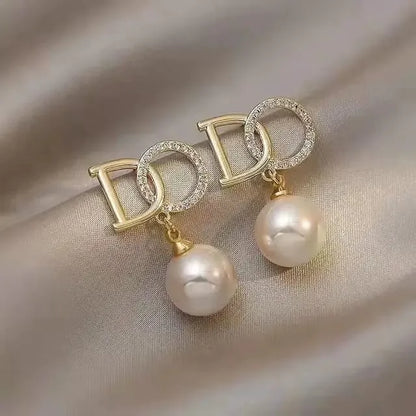 Éclat D Pearl Stud Earrings