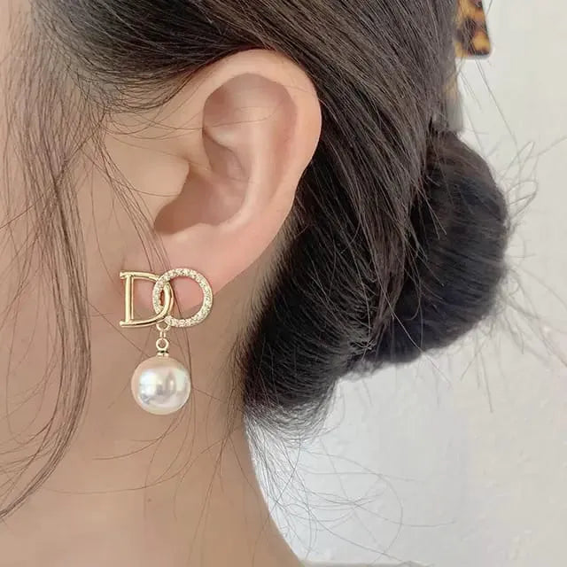 Éclat D Pearl Stud Earrings