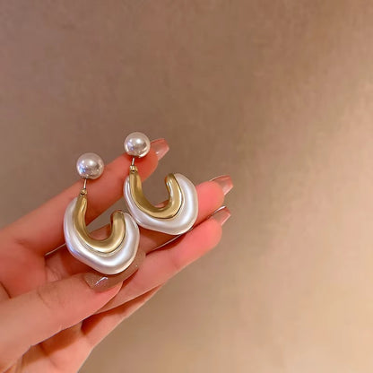 Seoul Chic C-Curve Earrings